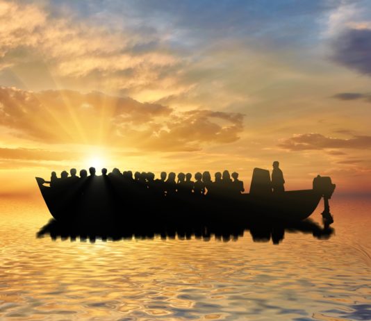 Can unauthorised maritime arrivals apply for visas?